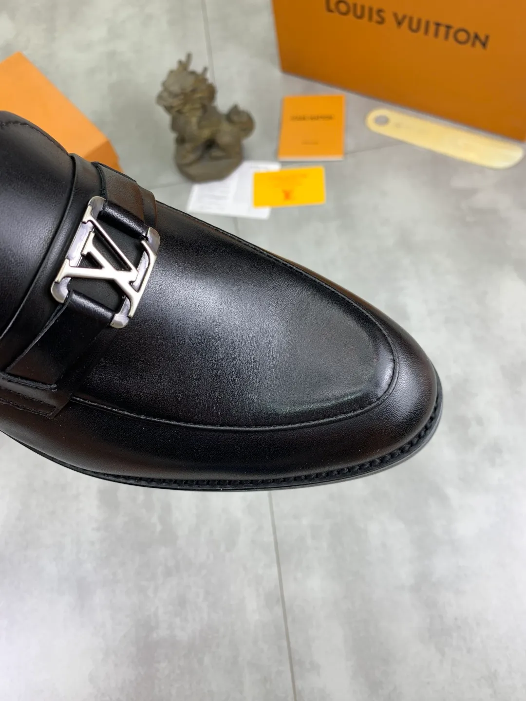 Men's Men's Shoes 💰P420 [New Style] 💰Yangli💎💎💎[Louis Vuitton] LV high-end men's formal business leather shoes, original order 1:1! Original imported calfskin, original metal buckle, imported sheepskin lining for feet, original outsole, men's shoe size: 39-45 (38.46 customized) black optional